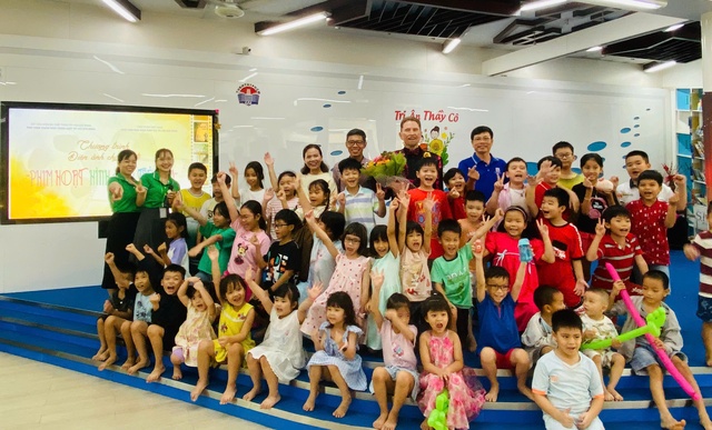 Phụ huynh và học sinh hào hứng khi xem phim hoạt hình “Người thầy của muôn đời” - Ảnh 5. Phụ huynh và học sinh hào hứng khi xem phim hoạt hình “Người thầy của muôn đời” - Ảnh 5.