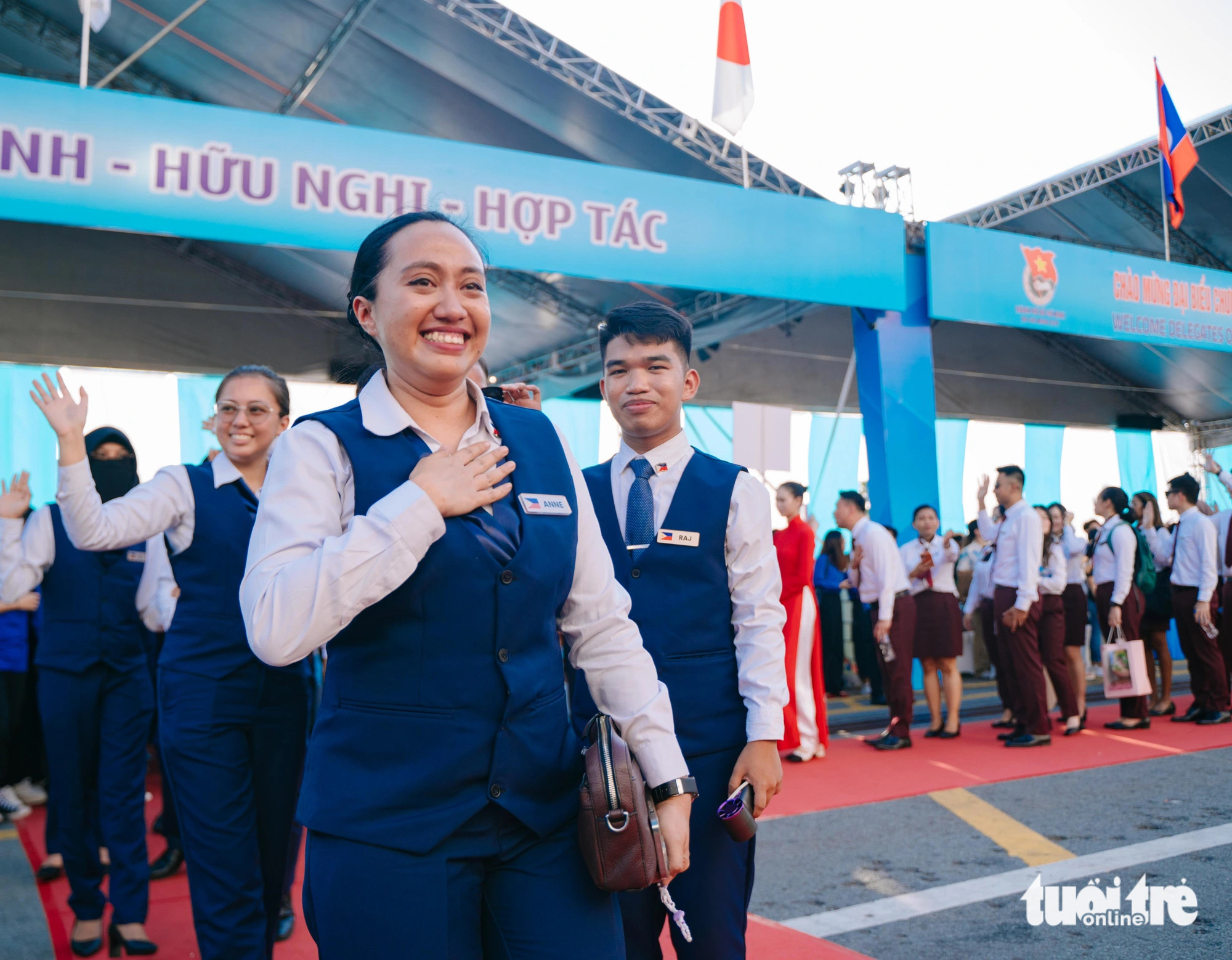 Đại biểu SSEAYP tạm biệt Việt Nam - Ảnh 4. Đại biểu SSEAYP tạm biệt Việt Nam - Ảnh 4.
