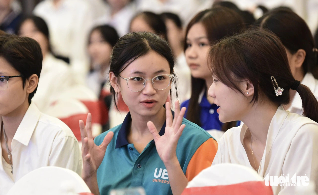Suất học bổng mở ra hy vọng giữa lúc chới với nhất - Ảnh 4. Suất học bổng mở ra hy vọng giữa lúc chới với nhất - Ảnh 3.