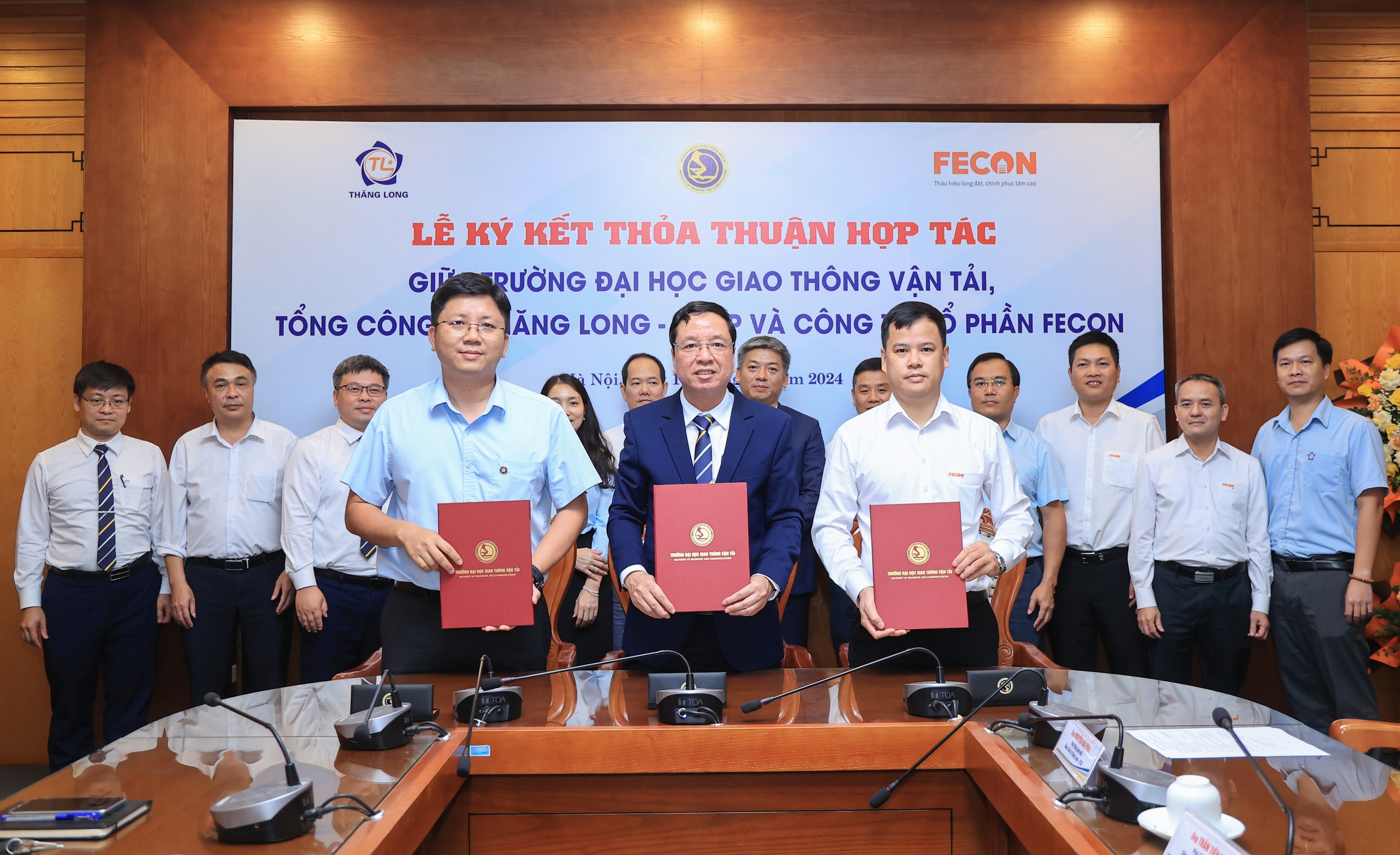 Ba đơn vị lĩnh vực GTVT ký thỏa thuận hợp tác đào tạo nhân lực, nghiên cứu khoa học- Ảnh 3. Ba đơn vị lĩnh vực GTVT ký thỏa thuận hợp tác đào tạo nhân lực, nghiên cứu khoa học- Ảnh 3.