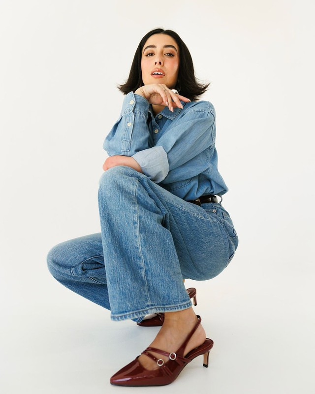 Làm mới phong cách mùa đông với denim cổ điển đầy ấn tượng- Ảnh 2. Làm mới phong cách mùa đông với denim cổ điển đầy ấn tượng- Ảnh 2.