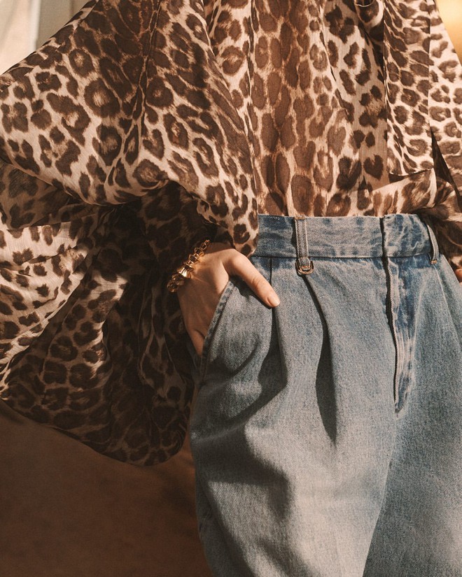 Làm mới phong cách mùa đông với denim cổ điển đầy ấn tượng- Ảnh 10. Làm mới phong cách mùa đông với denim cổ điển đầy ấn tượng- Ảnh 10.