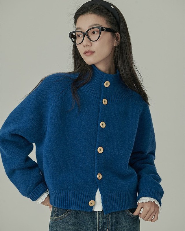 Áo len, cardigan vừa ấm vừa thanh lịch, chuẩn xu hướng mùa đông- Ảnh 2. Áo len, cardigan vừa ấm vừa thanh lịch, chuẩn xu hướng mùa đông- Ảnh 2.
