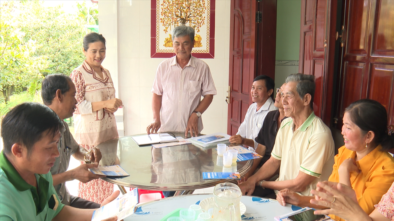Hiệu quả lớn nhất của Tổ đoàn kết 3 dân tộc Kinh - Hoa - Khmer mang lại là giảm dần hộ nghèo, hộ cận nghèo Hiệu quả lớn nhất của Tổ đoàn kết 3 dân tộc Kinh - Hoa - Khmer mang lại là giảm dần hộ nghèo, hộ cận nghèo