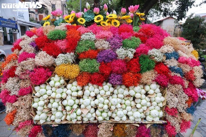Sát ngày 20/11, hoa tươi tăng giá mạnh - 3