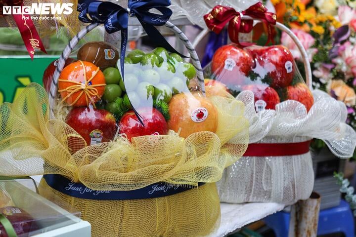 Sát ngày 20/11, hoa tươi tăng giá mạnh - 13