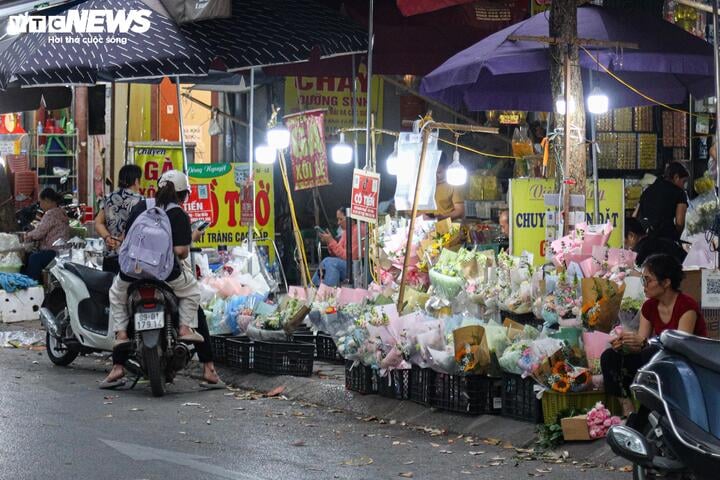 Sát ngày 20/11, hoa tươi tăng giá mạnh - 20