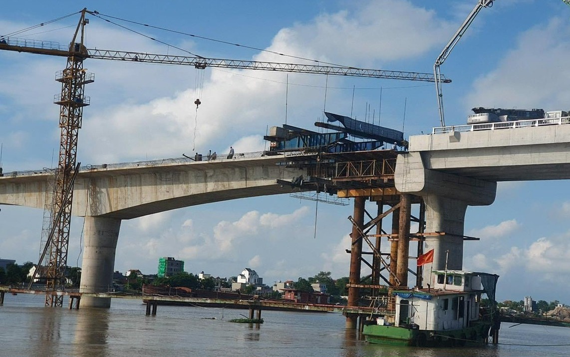 Bâng khuâng những chuyến phà vượt sông Đào trước ngày cầu Đống Cao thông xe- Ảnh 5. Bâng khuâng những chuyến phà vượt sông Đào trước ngày cầu Đống Cao thông xe- Ảnh 5.