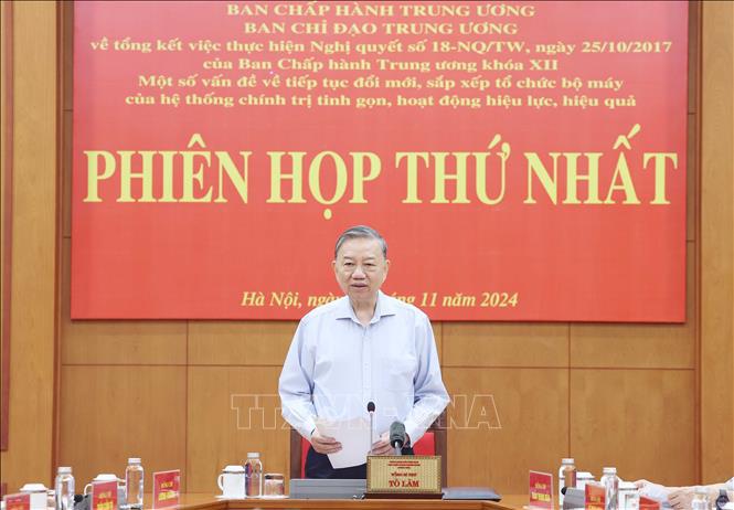 Tổng Bí thư Tô Lâm yêu cầu, phải thực hiện đồng bộ việc tinh gọn tổ chức bộ máy gắn với cơ cấu lại đội ngũ cán bộ đủ phẩm chất, năng lực ngang tầm nhiệm vụ, có biên chế hợp lý - Ảnh: TTXVN