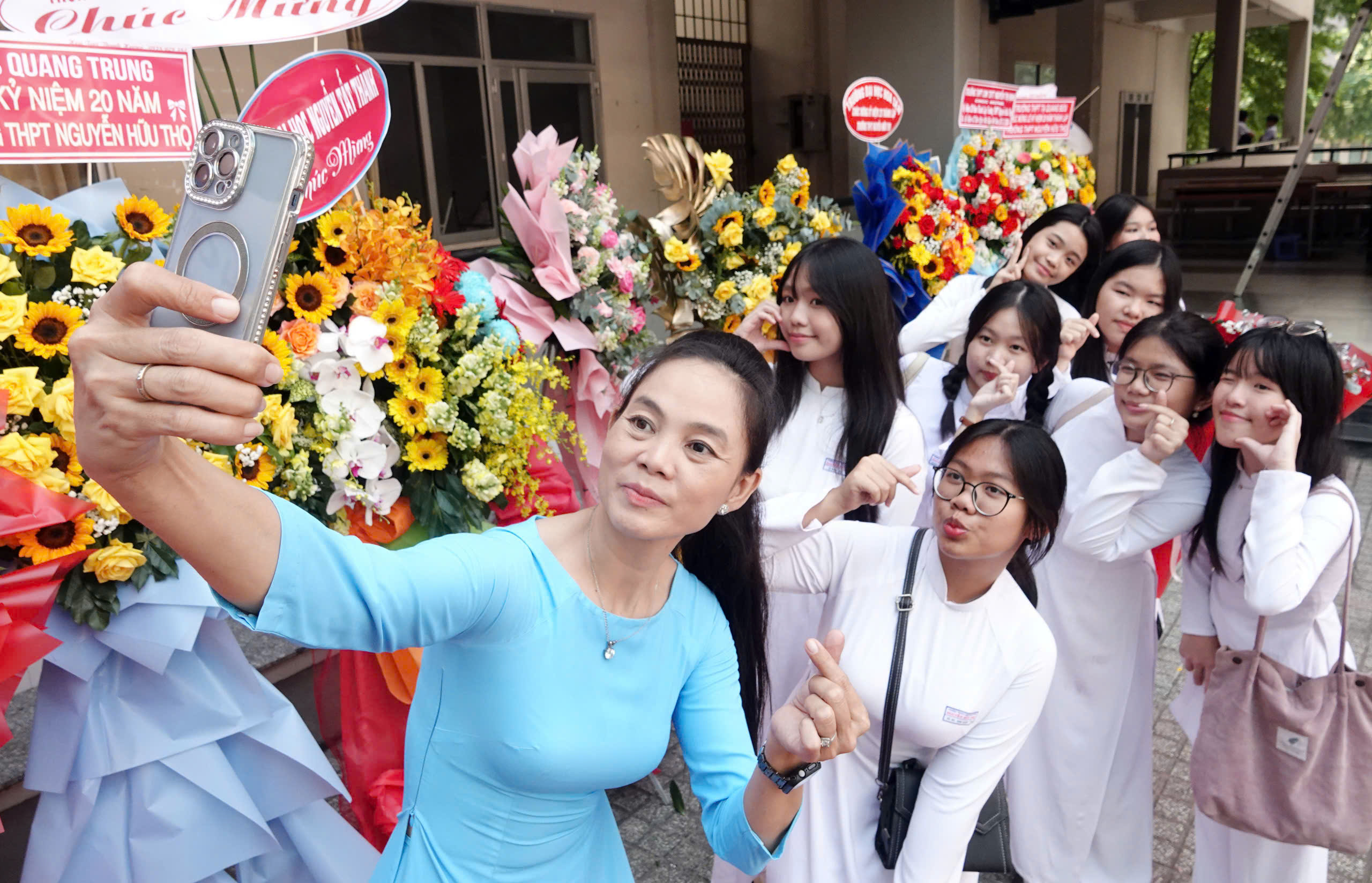 Nâng vị thế người thầy bằng những chính sách cụ thể- Ảnh 2. Nâng vị thế người thầy bằng những chính sách cụ thể- Ảnh 2.