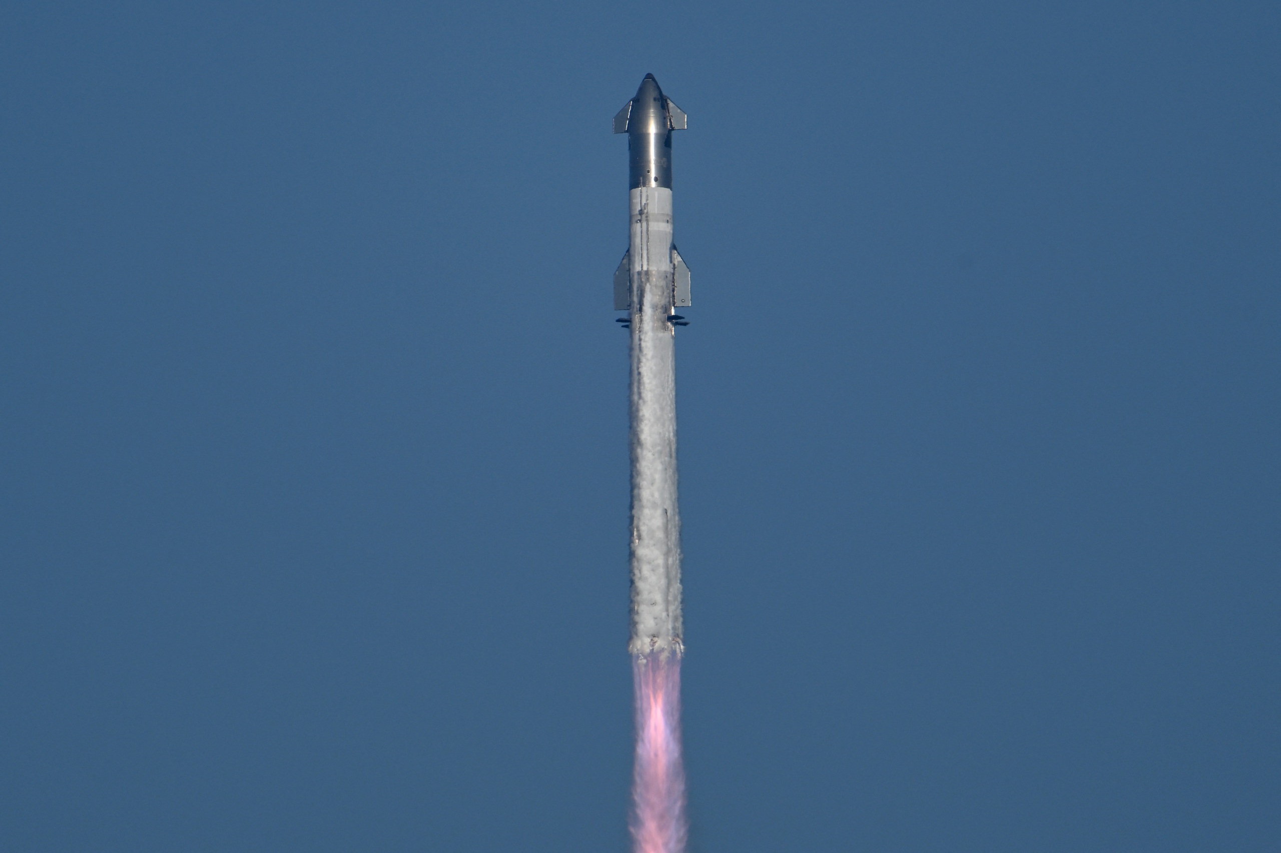 Ông Trump xem SpaceX của tỉ phú Elon Musk phóng phi thuyền Starship- Ảnh 3. Ông Trump xem SpaceX của tỉ phú Elon Musk phóng phi thuyền Starship- Ảnh 3.