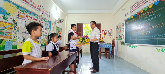 Huyện đảo Trường Sa tri ân các nhà giáo - Ảnh 2. Huyện đảo Trường Sa tri ân các nhà giáo - Ảnh 2.