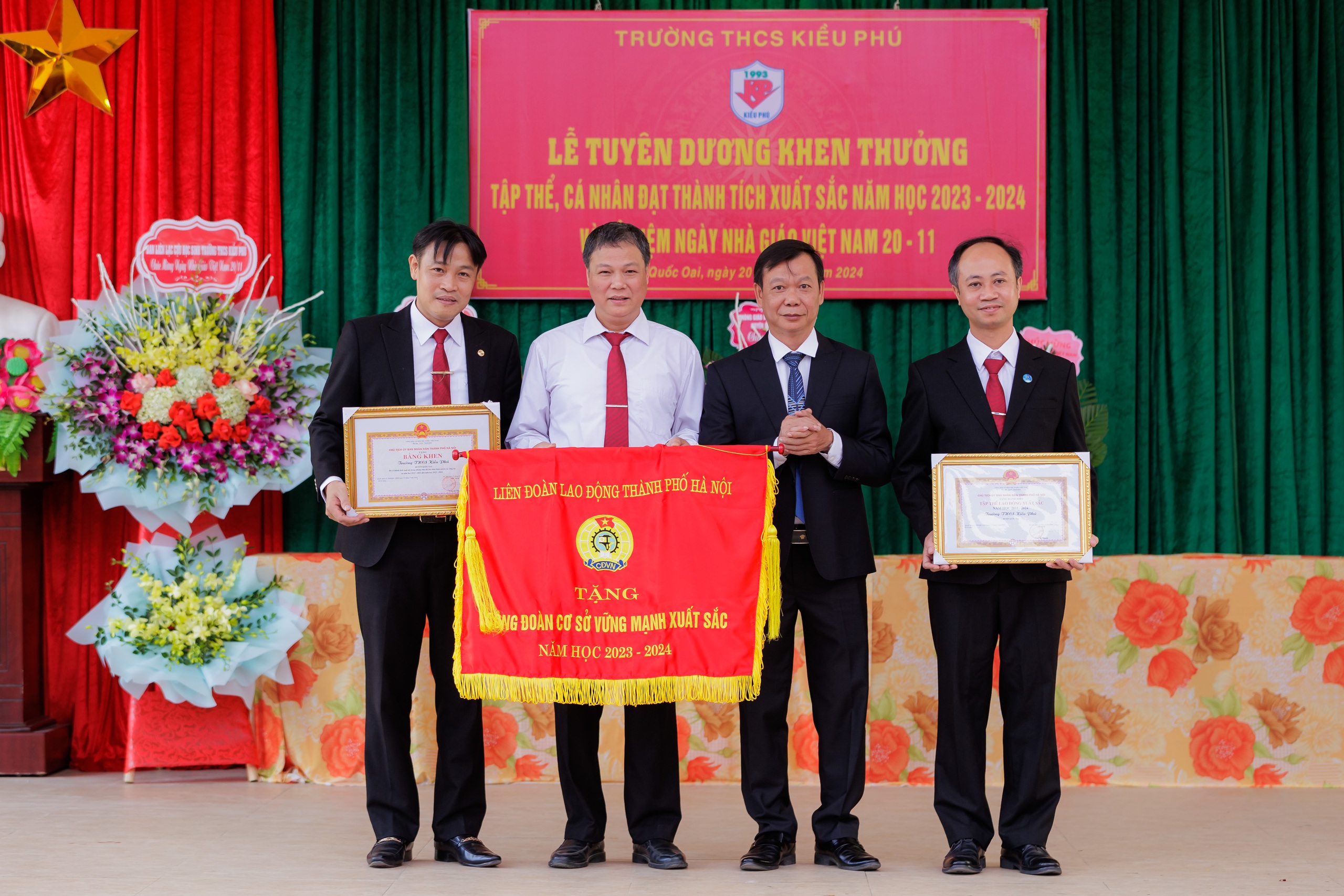 Trường học từng được Chủ tịch UBND Hà Nội tặng Bằng khen tổ chức vinh danh giáo viên ngày 20/11- Ảnh 2. Trường học từng được Chủ tịch UBND Hà Nội tặng Bằng khen tổ chức vinh danh giáo viên ngày 20/11- Ảnh 2.