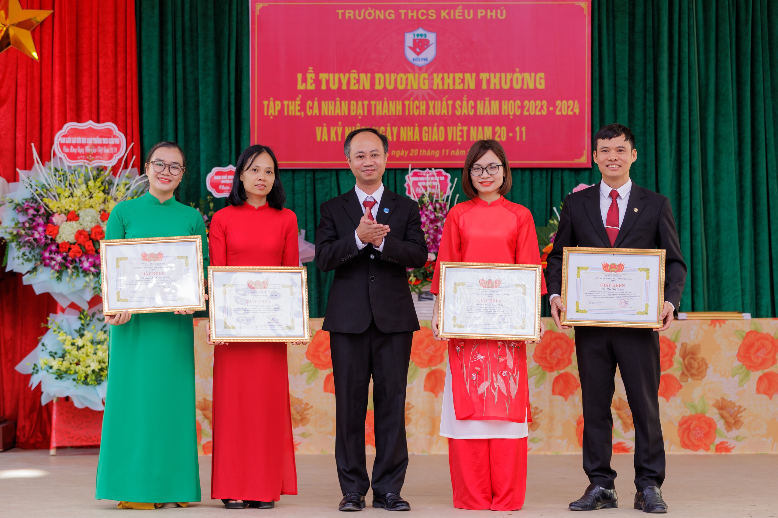 Trường học từng được Chủ tịch UBND Hà Nội tặng Bằng khen tổ chức vinh danh giáo viên ngày 20/11- Ảnh 3. Trường học từng được Chủ tịch UBND Hà Nội tặng Bằng khen tổ chức vinh danh giáo viên ngày 20/11- Ảnh 3.