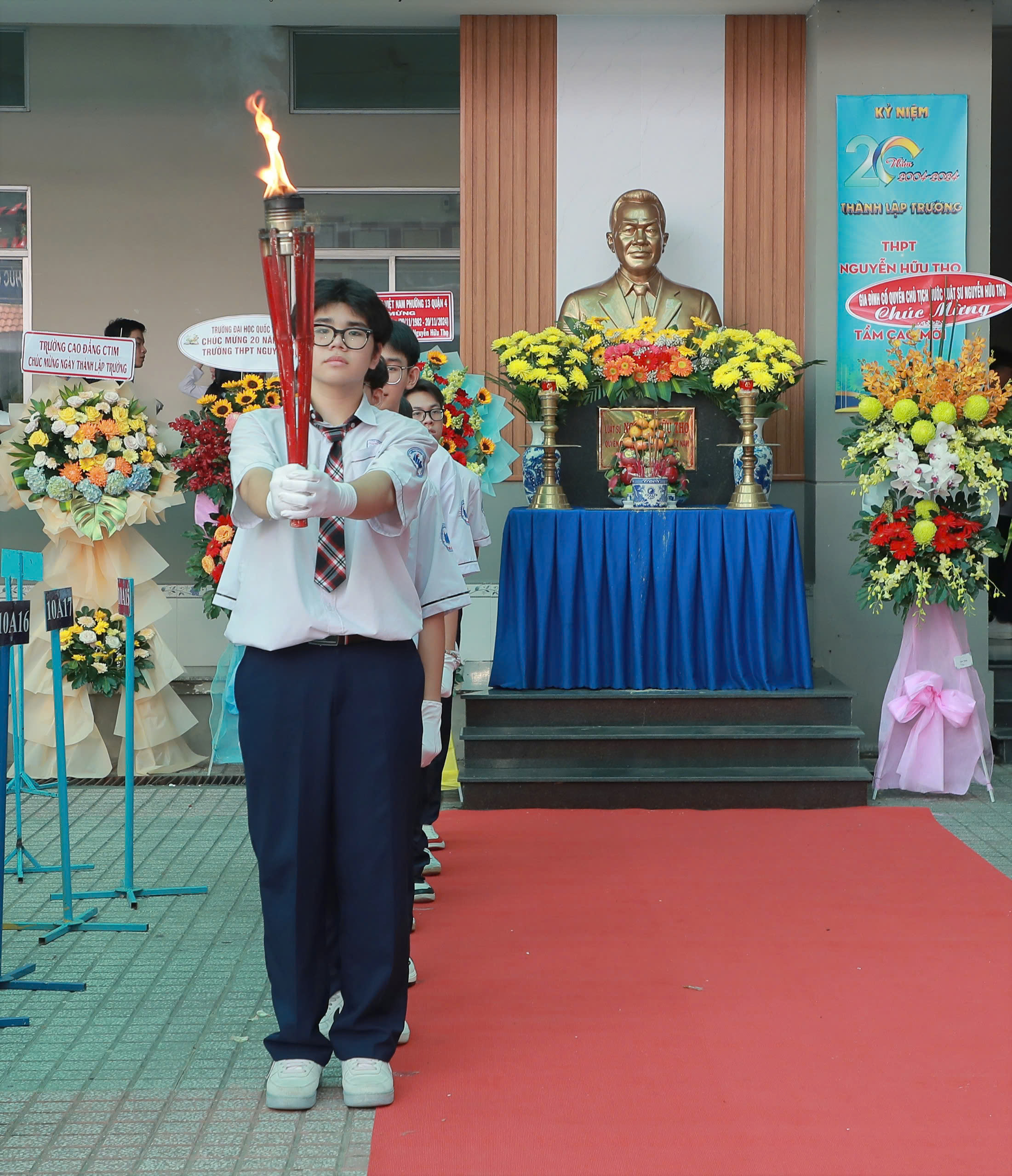 Nguyên Phó Chủ tịch nước Trương Mỹ Hoa dự kỷ niệm Ngày Nhà giáo Việt Nam tại Trường Nam Việt- Ảnh 3. Nguyên Phó Chủ tịch nước Trương Mỹ Hoa dự kỷ niệm Ngày Nhà giáo Việt Nam tại Trường Nam Việt- Ảnh 3.