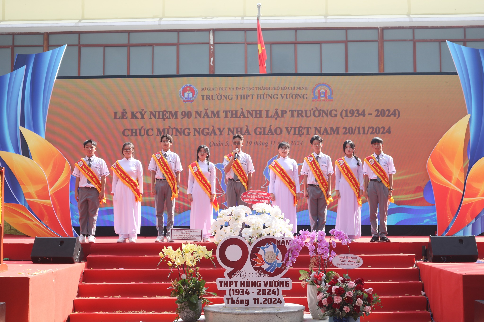 Nguyên Phó Chủ tịch nước Trương Mỹ Hoa dự kỷ niệm Ngày Nhà giáo Việt Nam tại Trường Nam Việt- Ảnh 4. Nguyên Phó Chủ tịch nước Trương Mỹ Hoa dự kỷ niệm Ngày Nhà giáo Việt Nam tại Trường Nam Việt- Ảnh 4.