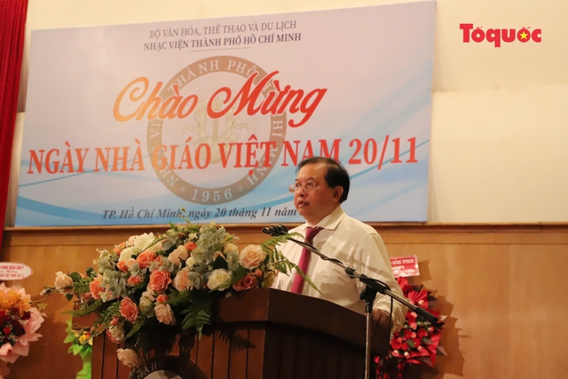 Thứ trưởng Tạ Quang Đông thăm và chúc mừng các cơ sở đào tạo tại TP.HCM nhân Ngày Nhà giáo Việt Nam 20/11 - Ảnh 2. Thứ trưởng Tạ Quang Đông thăm và chúc mừng các cơ sở đào tạo tại TP.HCM nhân Ngày Nhà giáo Việt Nam 20/11 - Ảnh 2.