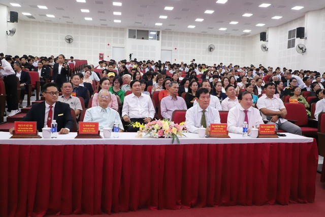 Trường Đại học Thể dục Thể thao TP.HCM kỷ niệm 20/11 và vinh dự đón nhận Cờ thi đua của Chính phủ - Ảnh 2. Trường Đại học Thể dục Thể thao TP.HCM kỷ niệm 20/11 và vinh dự đón nhận Cờ thi đua của Chính phủ - Ảnh 2.