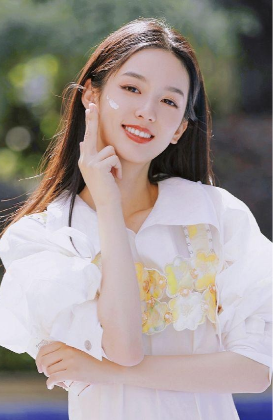 Thủ khoa đại học có thần thái ngôi sao: 10 giây lướt qua bị nhầm thành Jisoo và Triệu Lộ Tư- Ảnh 4. Thủ khoa đại học có thần thái ngôi sao: 10 giây lướt qua bị nhầm thành Jisoo và Triệu Lộ Tư- Ảnh 4.