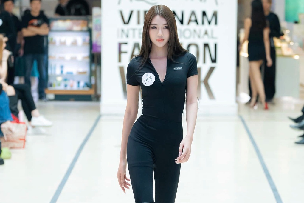 Người mẫu chuyển giới xinh đẹp, đắt show tại Tuần lễ Thời trang Việt Nam - 3 Người mẫu chuyển giới xinh đẹp, đắt show tại Tuần lễ Thời trang Việt Nam - 3