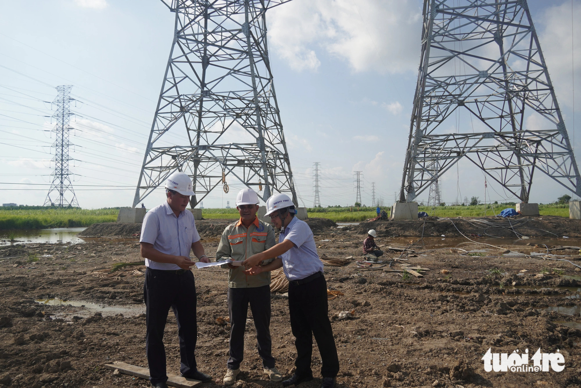 Chạy đua làm đường dây truyền tải giải tỏa công suất nhiệt điện Nhơn Trạch 3&4 - Ảnh 2.