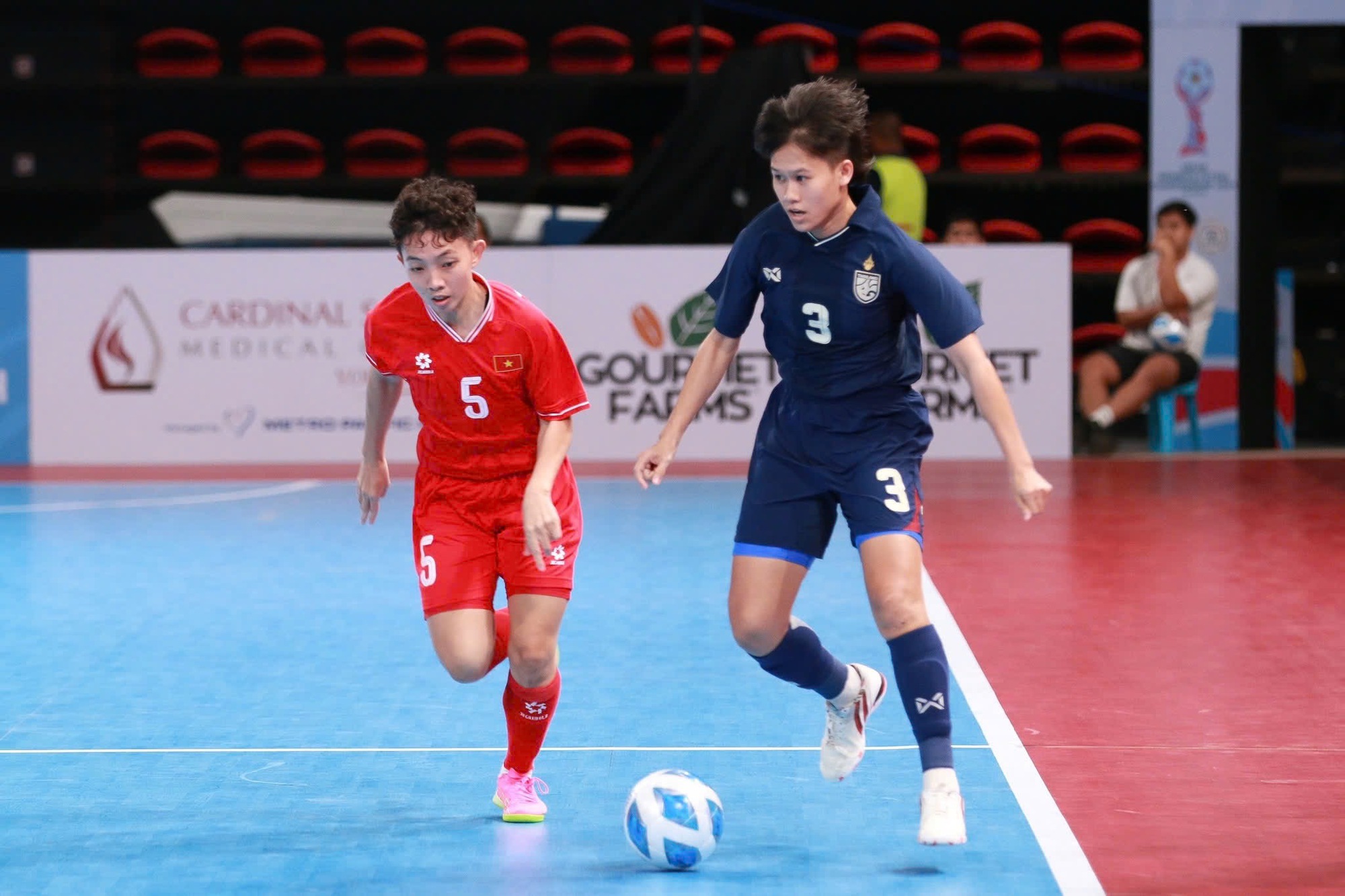 Đội tuyển futsal nữ Việt Nam thắng Thái Lan, vô địch Đông Nam Á: VFF thưởng 600 triệu- Ảnh 7. Đội tuyển futsal nữ Việt Nam thắng Thái Lan, vô địch Đông Nam Á: VFF thưởng 600 triệu- Ảnh 7.
