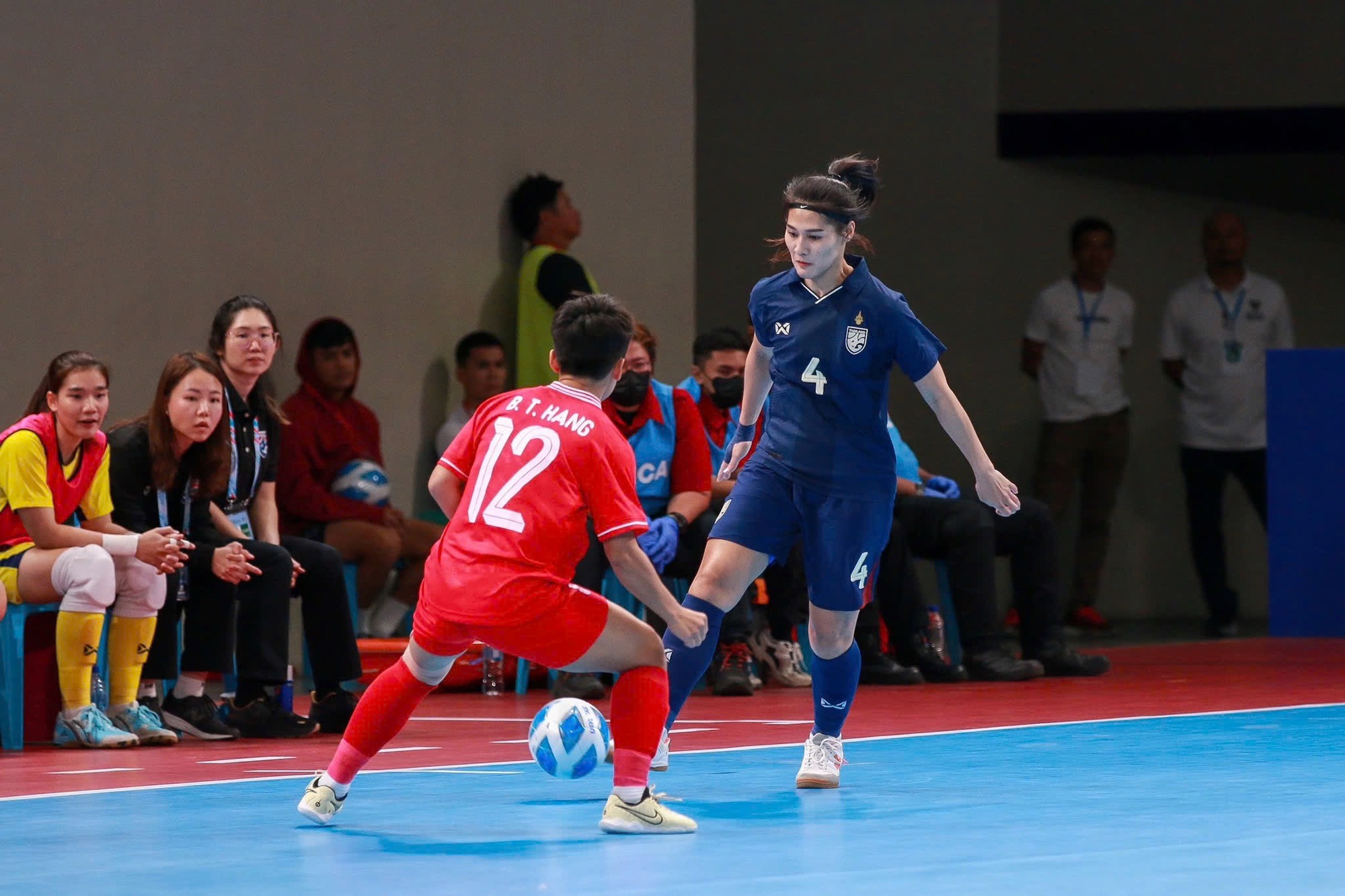 Đội tuyển futsal nữ Việt Nam thắng Thái Lan, vô địch Đông Nam Á: VFF thưởng 600 triệu- Ảnh 8. Đội tuyển futsal nữ Việt Nam thắng Thái Lan, vô địch Đông Nam Á: VFF thưởng 600 triệu- Ảnh 8.