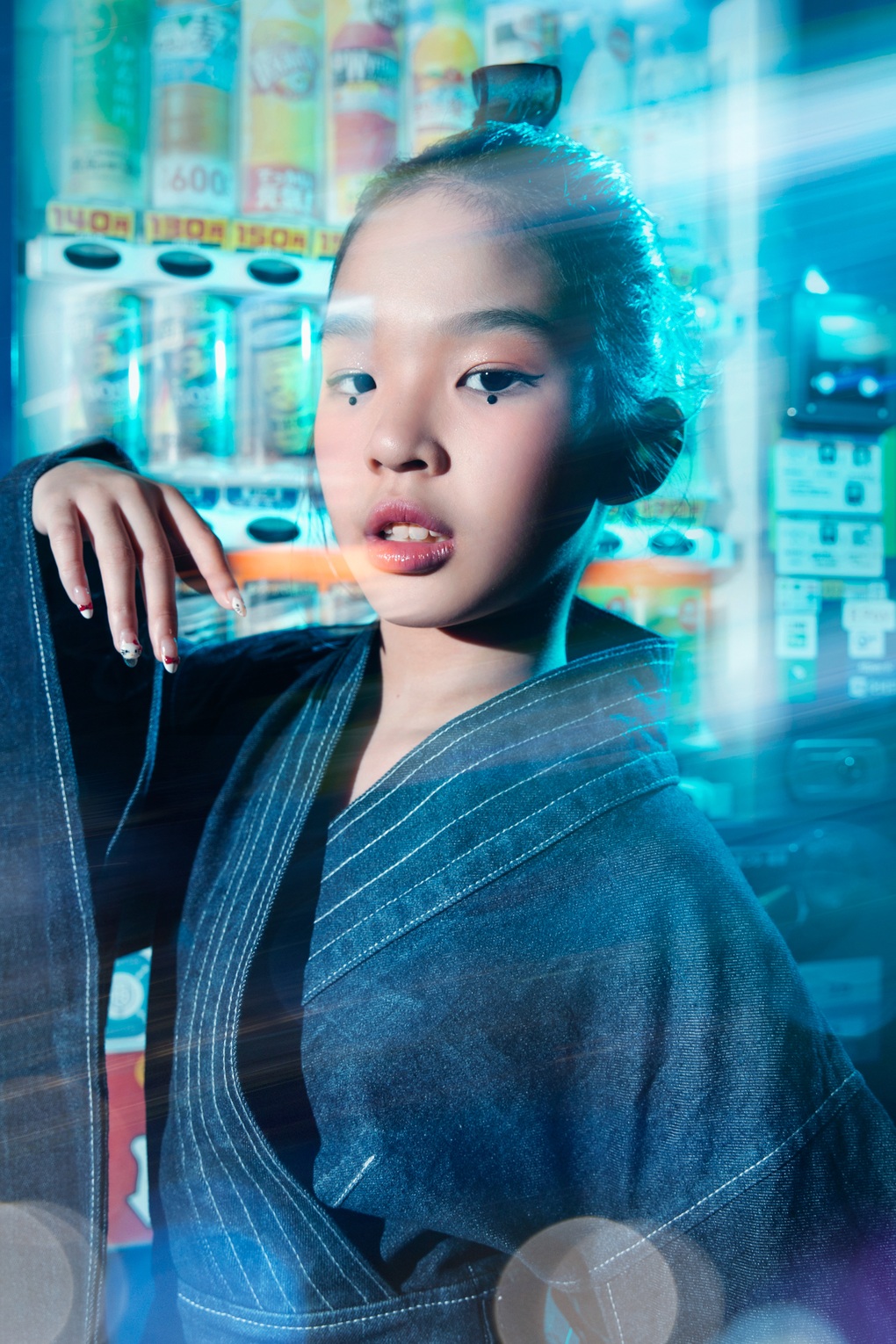 Xuân Lan và con gái 11 tuổi chụp ảnh thời trang trên đường phố Tokyo về đêm - 5 Xuân Lan và con gái 11 tuổi chụp ảnh thời trang trên đường phố Tokyo về đêm - 5