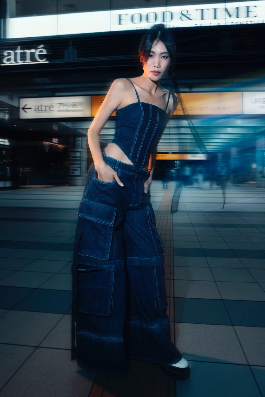 Xuân Lan và con gái 11 tuổi chụp ảnh thời trang trên đường phố Tokyo về đêm - 7 Xuân Lan và con gái 11 tuổi chụp ảnh thời trang trên đường phố Tokyo về đêm - 7