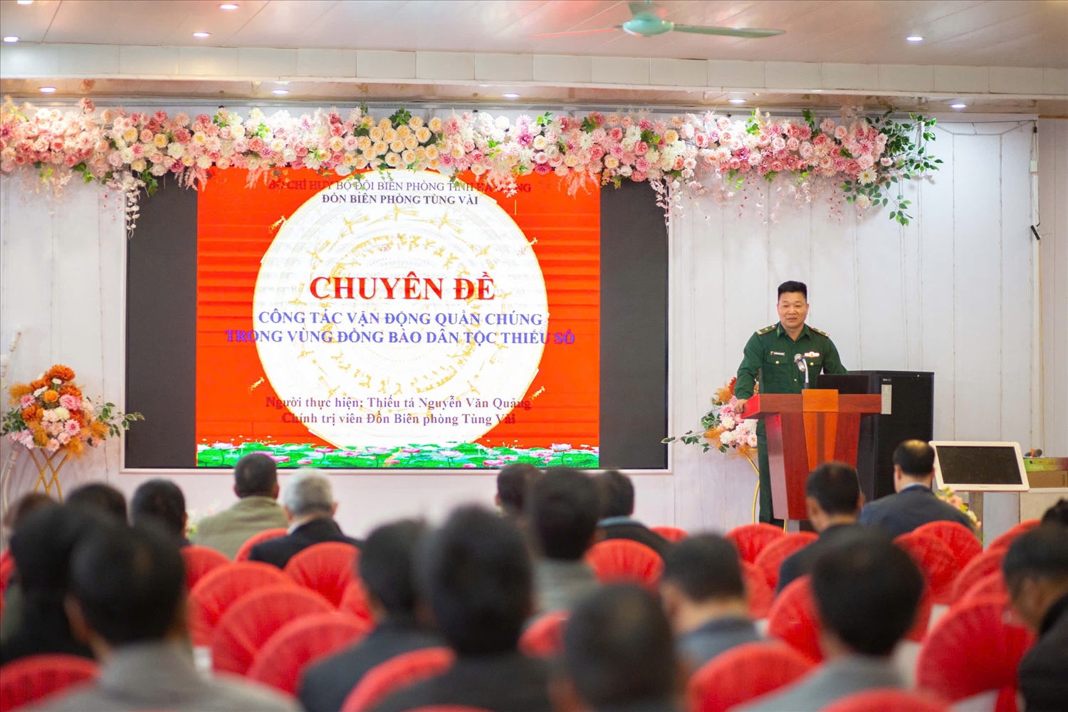 Cán bộ, công chức, viên chức làm công tác đối ngoại, lãnh đạo xã, những người hoạt động không chuyên trách tại các thôn thuộc xã biên giới Cao Mã Pờ tham gia Hội nghị Bồi dưỡng, tập huấn nghiệp vụ về tuyên truyền nâng cao ý thức quốc gia và trách nhiệm bảo vệ biên giới Tổ quốc Cán bộ, công chức, viên chức làm công tác đối ngoại, lãnh đạo xã, những người hoạt động không chuyên trách tại các thôn thuộc xã biên giới Cao Mã Pờ tham gia Hội nghị Bồi dưỡng, tập huấn nghiệp vụ về tuyên truyền nâng cao ý thức quốc gia và trách nhiệm bảo vệ biên giới Tổ quốc