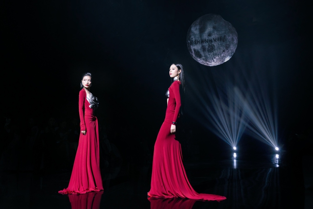 Thanh Hằng và Bảo Ngọc trình diễn ấn tượng trong show Hà Thanh Việt- Ảnh 3. Thanh Hằng và Bảo Ngọc trình diễn ấn tượng trong show Hà Thanh Việt- Ảnh 3.