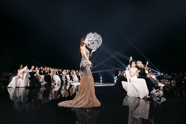 Thanh Hằng và Bảo Ngọc trình diễn ấn tượng trong show Hà Thanh Việt- Ảnh 4. Thanh Hằng và Bảo Ngọc trình diễn ấn tượng trong show Hà Thanh Việt- Ảnh 4.