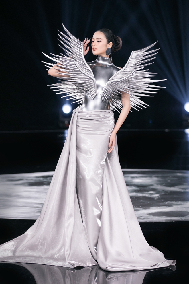 Thanh Hằng và Bảo Ngọc trình diễn ấn tượng trong show Hà Thanh Việt- Ảnh 22. Thanh Hằng và Bảo Ngọc trình diễn ấn tượng trong show Hà Thanh Việt- Ảnh 22.