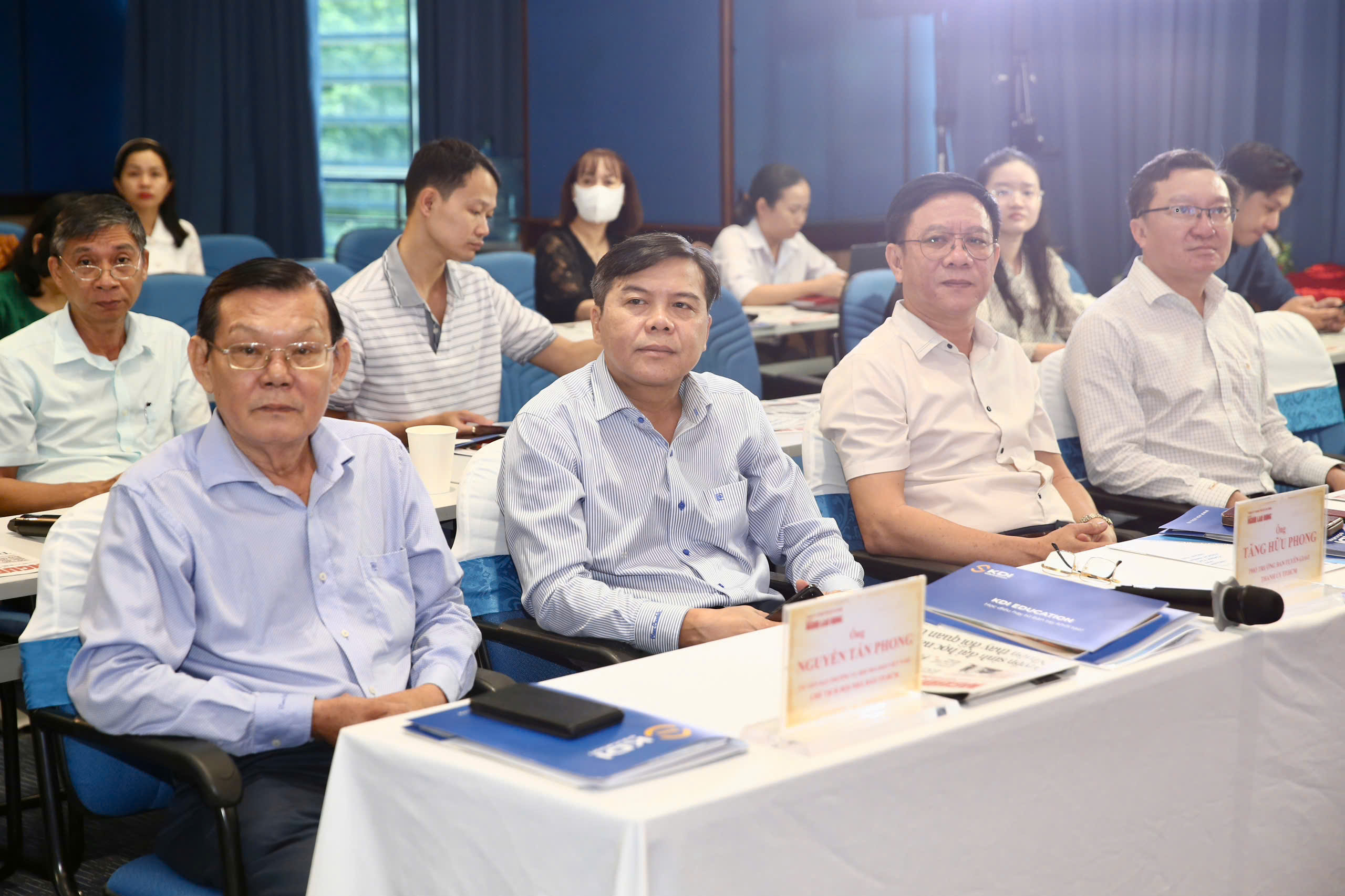 Lãnh đạo của gần 50 trường THPT tham dự bồi dưỡng về “Kỹ năng ứng xử với báo chí - truyền thông”- Ảnh 2. Lãnh đạo của gần 50 trường THPT tham dự bồi dưỡng về “Kỹ năng ứng xử với báo chí - truyền thông”- Ảnh 2.