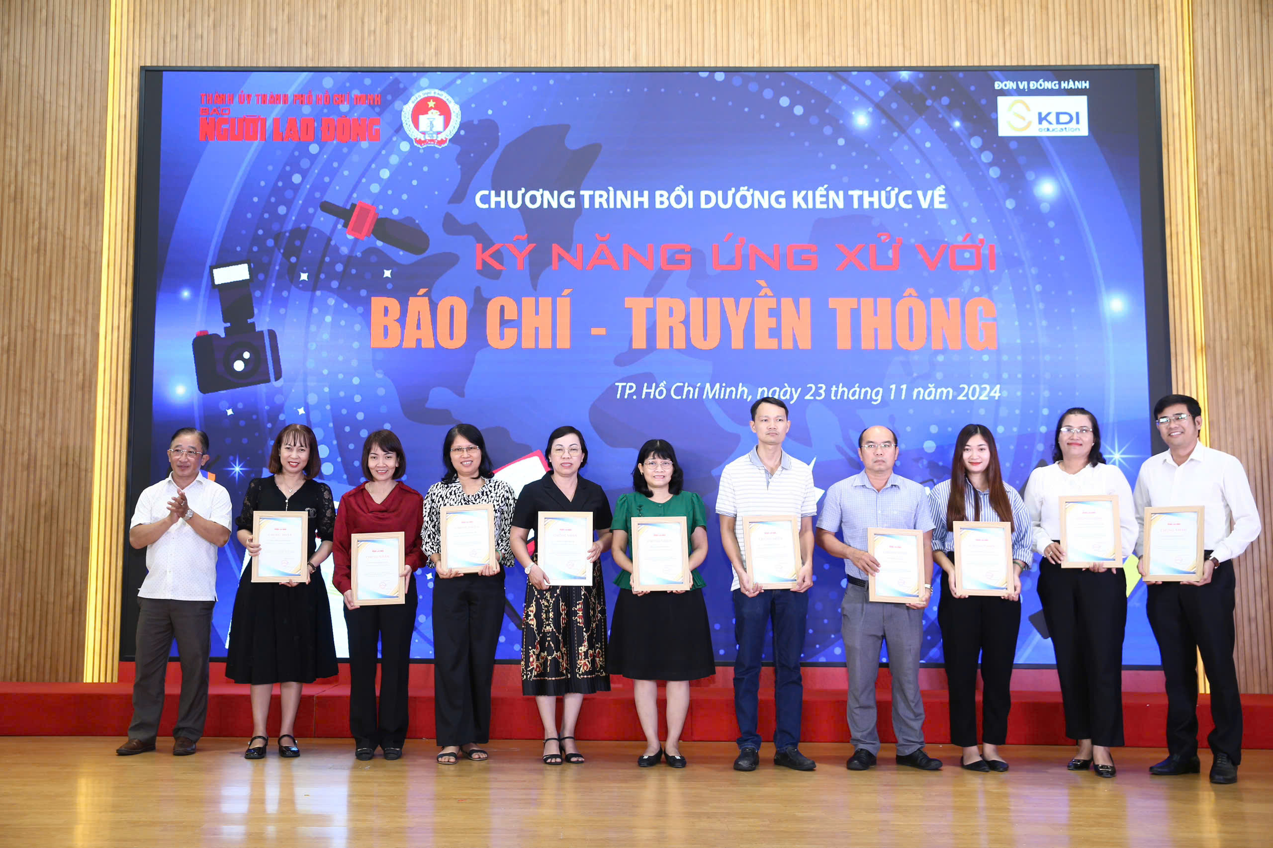 Lãnh đạo của gần 50 trường THPT tham dự bồi dưỡng về “Kỹ năng ứng xử với báo chí - truyền thông”- Ảnh 10. Lãnh đạo của gần 50 trường THPT tham dự bồi dưỡng về “Kỹ năng ứng xử với báo chí - truyền thông”- Ảnh 10.