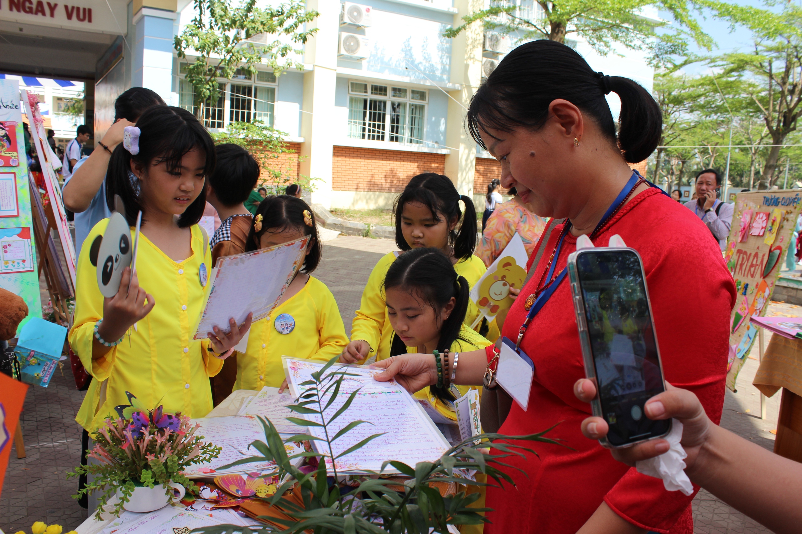 Trầm trồ những bài thi viết chữ đẹp của học sinh tiểu học- Ảnh 5. Trầm trồ những bài thi viết chữ đẹp của học sinh tiểu học- Ảnh 5.