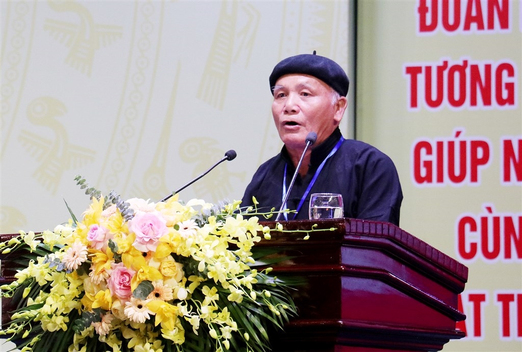 Người có uy tín Lộc Vĩnh Thương ở bản Chôm Lôm, xã Lạng Khê, huyện Con Cuông tham luận với chủ đề Người có uy tín Lộc Vĩnh Thương ở bản Chôm Lôm, xã Lạng Khê, huyện Con Cuông được mời tham gia tham luận tại Đại hội đại biểu các DTTS lần thứ IV, năm 2024 tỉnh Nghệ An