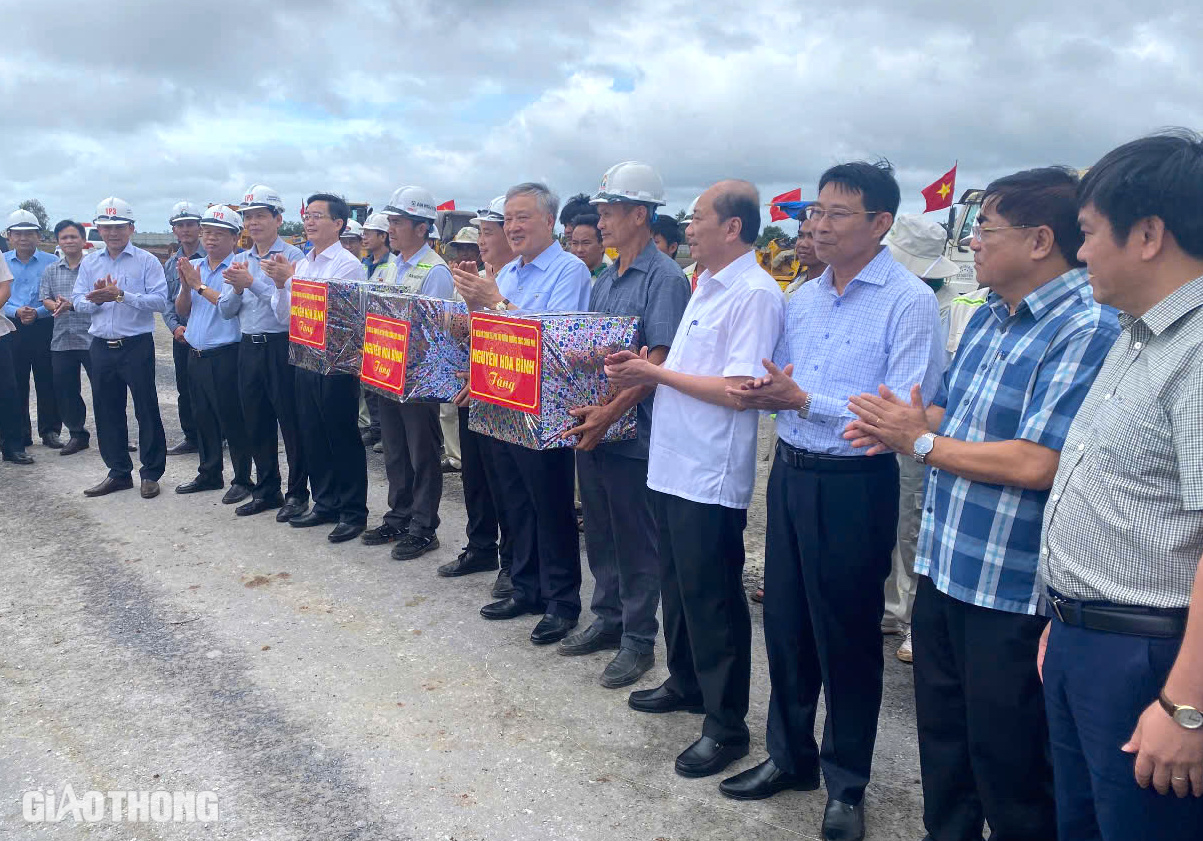 Tháo gỡ khó khăn, đẩy nhanh tiến độ dự án Khánh Hòa - Buôn Ma Thuột- Ảnh 3. Tháo gỡ khó khăn, đẩy nhanh tiến độ dự án Khánh Hòa - Buôn Ma Thuột- Ảnh 3.
