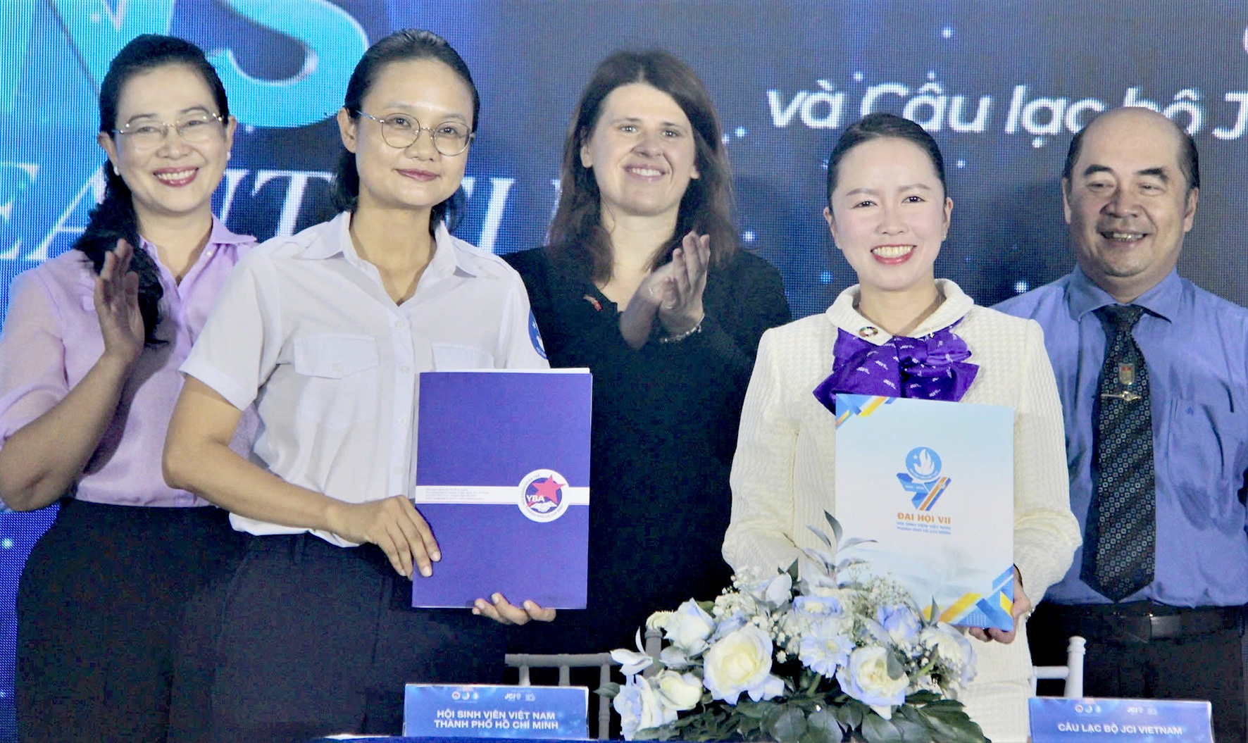 Thử khắc họa chân dung công dân toàn cầu - Ảnh 2. Thử khắc họa chân dung công dân toàn cầu - Ảnh 2.