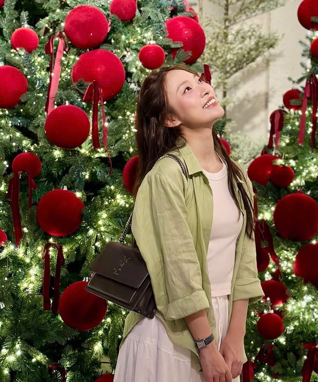 Sao Việt diện đồ đón Noel với váy ngắn sành điệu- Ảnh 10. Sao Việt diện đồ đón Noel với váy ngắn sành điệu- Ảnh 10.