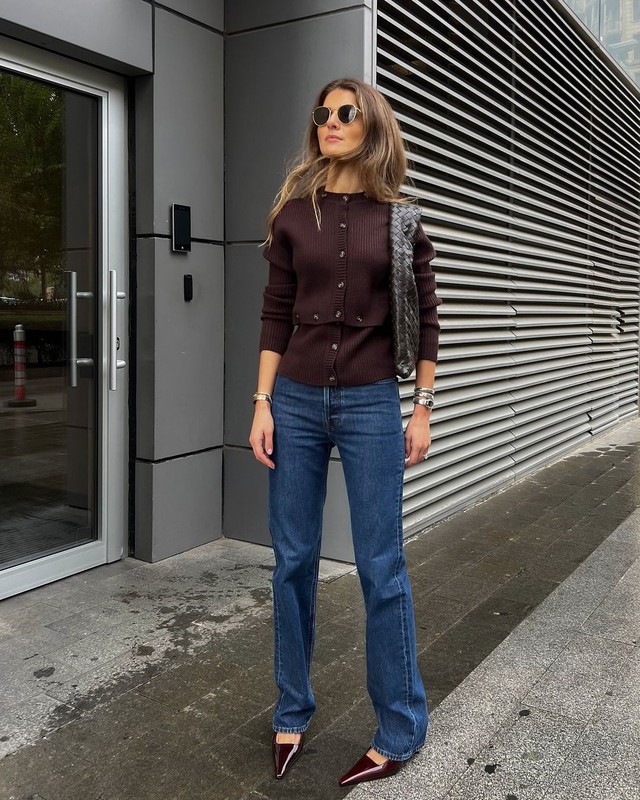 Mẫu áo hợp nhất khi diện cùng quần jeans xanh- Ảnh 2. Mẫu áo hợp nhất khi diện cùng quần jeans xanh- Ảnh 2.