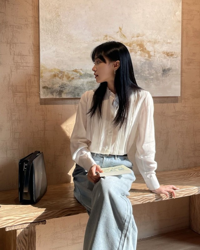 Mẫu áo hợp nhất khi diện cùng quần jeans xanh- Ảnh 8. Mẫu áo hợp nhất khi diện cùng quần jeans xanh- Ảnh 8.