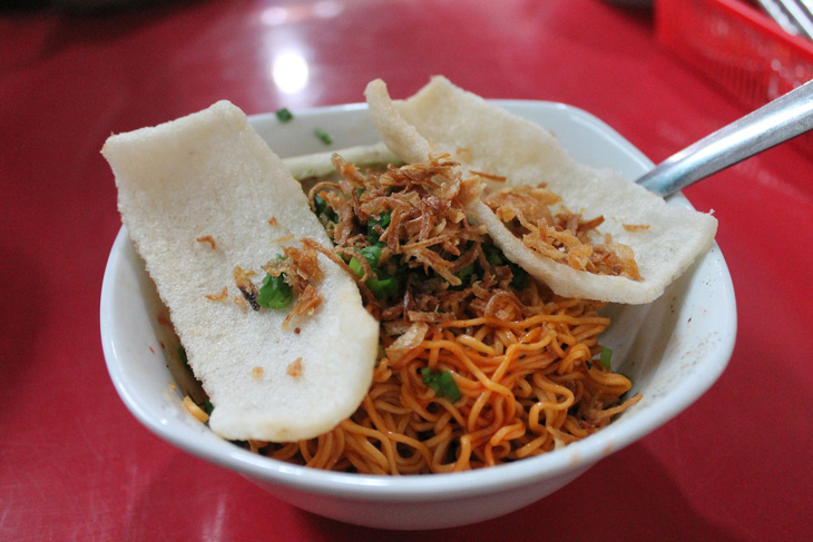 Bún chửi cô Huyền khét tiếng TP.HCM - Ảnh 2. Bún chửi cô Huyền, vừa đắt vừa ồn nhưng quanh năm vẫn đông khách - Ảnh 2.