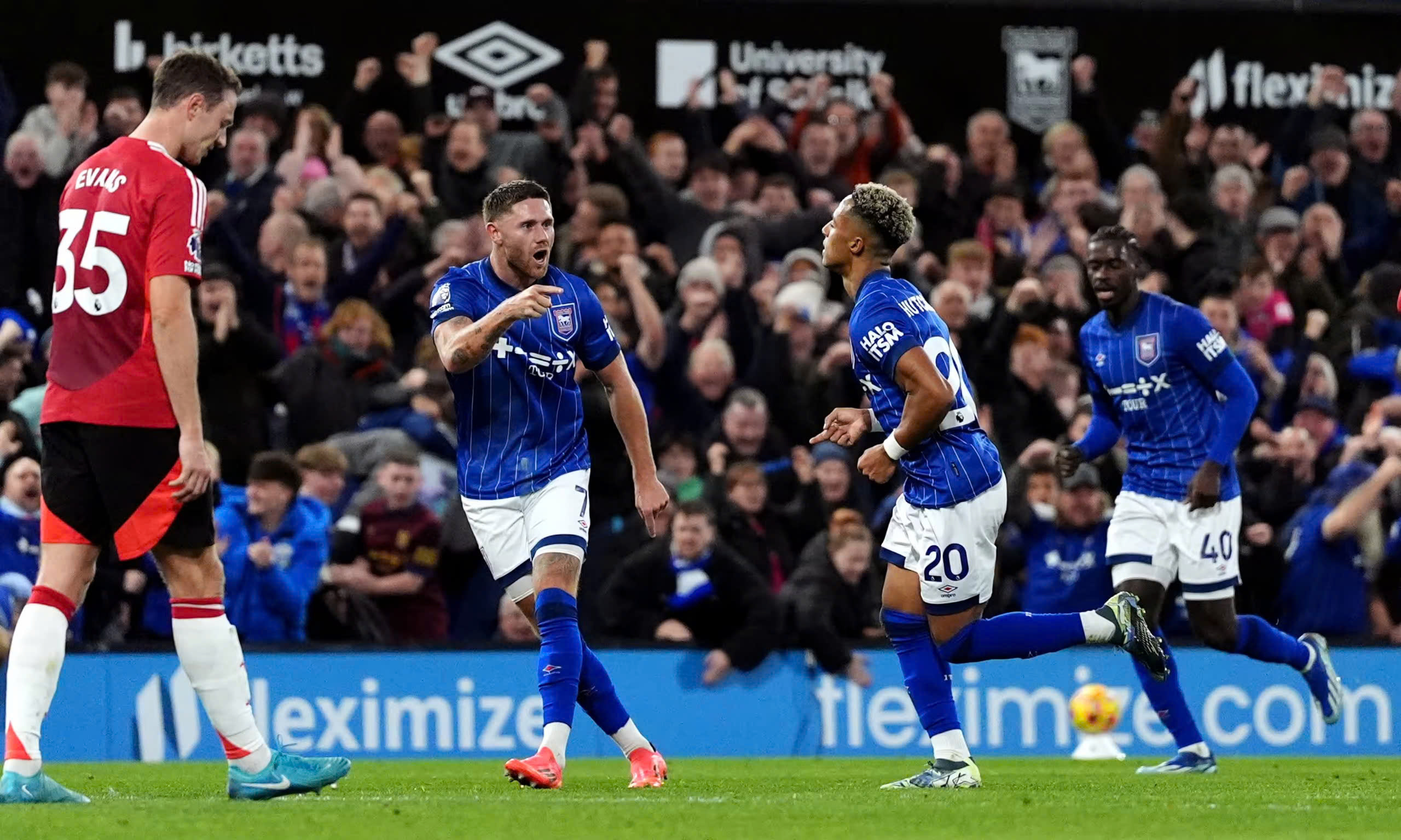 Tân HLV Amorim mang đến ‘đặc sản’ ngày ra mắt, M.U hòa vất vả Ipswich Town- Ảnh 4. Tân HLV Amorim mang đến ‘đặc sản’ ngày ra mắt, M.U hòa vất vả Ipswich Town- Ảnh 4.