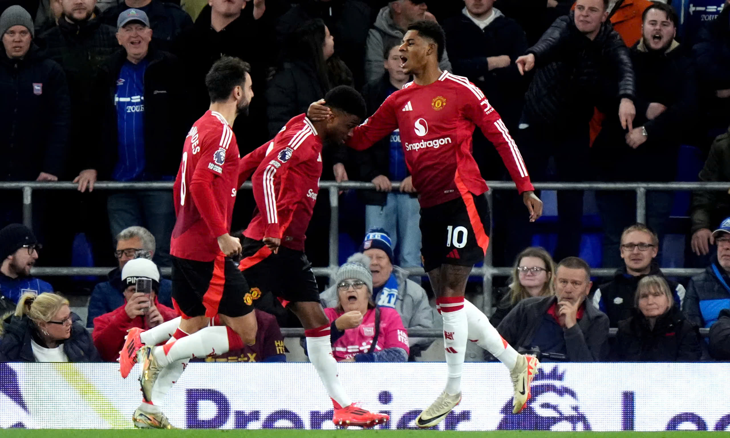Tân HLV Amorim mang đến ‘đặc sản’ ngày ra mắt, M.U hòa vất vả Ipswich Town- Ảnh 5. Tân HLV Amorim mang đến ‘đặc sản’ ngày ra mắt, M.U hòa vất vả Ipswich Town- Ảnh 5.