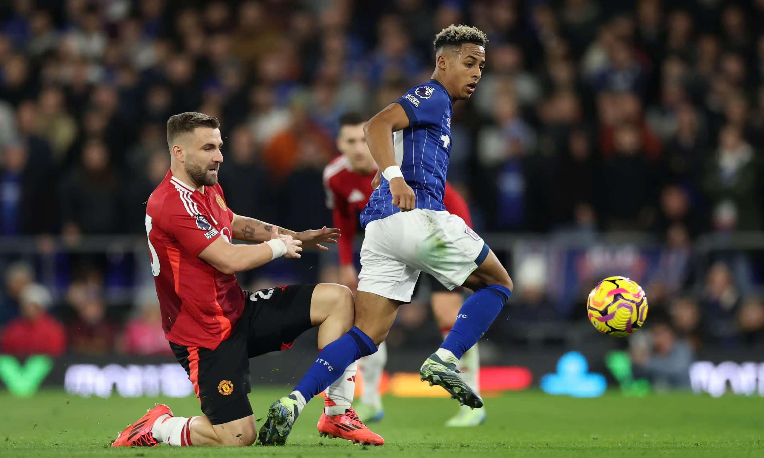 Tân HLV Amorim mang đến ‘đặc sản’ ngày ra mắt, M.U hòa vất vả Ipswich Town- Ảnh 7. Tân HLV Amorim mang đến ‘đặc sản’ ngày ra mắt, M.U hòa vất vả Ipswich Town- Ảnh 7.