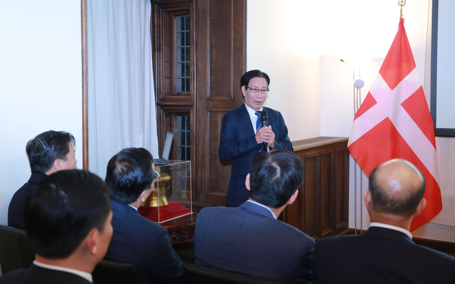 Phó Thủ tướng Trần Hồng Hà gặp gỡ bà con kiều bào tại Đan Mạch- Ảnh 4. Phó Thủ tướng Trần Hồng Hà gặp gỡ bà con kiều bào tại Đan Mạch- Ảnh 4.
