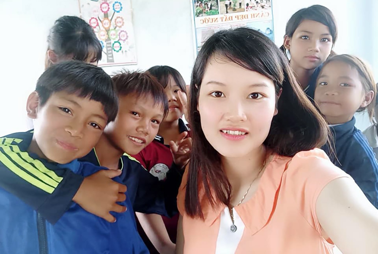 Cô giáo vùng cao: Người thắp sáng ước mơ từ những điều giản dị- Ảnh 2. Cô giáo vùng cao: Người thắp sáng ước mơ từ những điều giản dị- Ảnh 2.