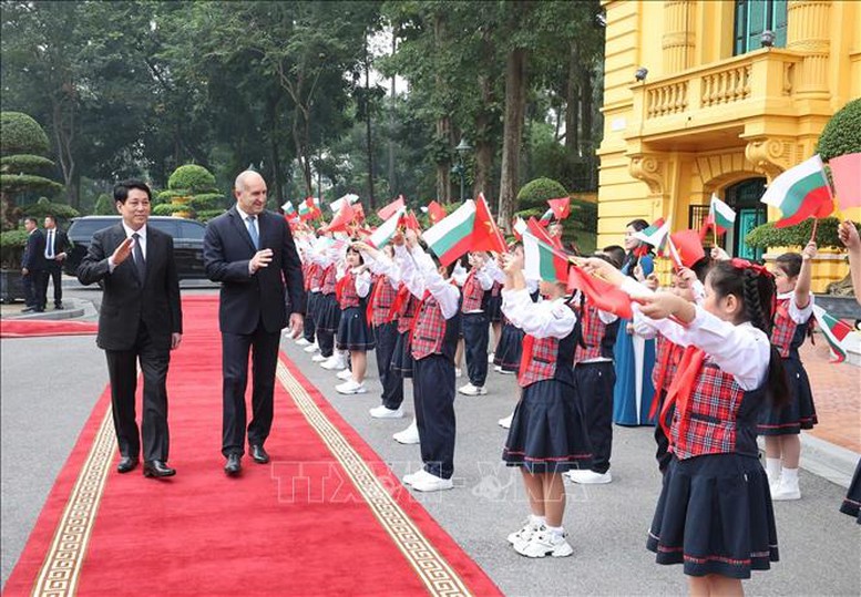 Chủ tịch nước Lương Cường chủ trì lễ đón chính thức Tổng thống Bulgaria- Ảnh 2. Chủ tịch nước Lương Cường chủ trì lễ đón chính thức Tổng thống Bulgaria- Ảnh 2.