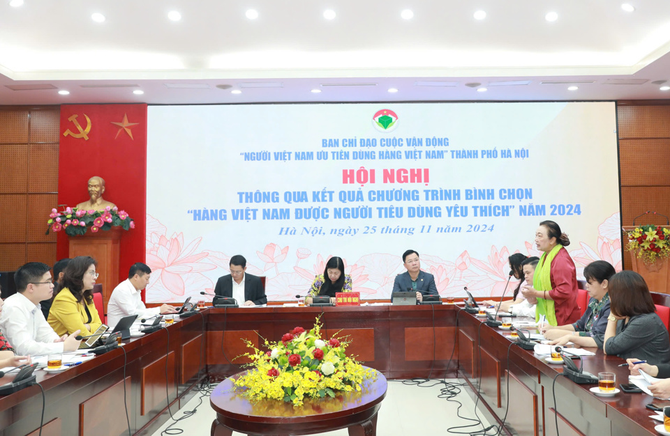 Quang cảnh Hội nghị thông qua kết quả Chương trình bình chọn ''Hàng Việt Nam được người tiêu dùng yêu thích'' năm 2024